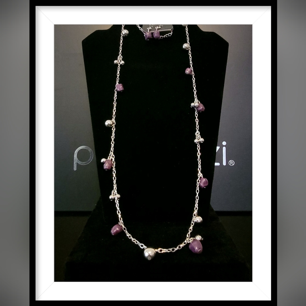 Paparazzi Jewelry Both Feet On The Ground Necklace and Earring Set.